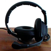 Headphones with microphone